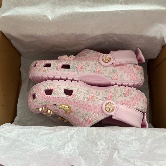 SOLD Brand new - CROCS x LoveShackFancy Size J3 - Picture 8 of 8